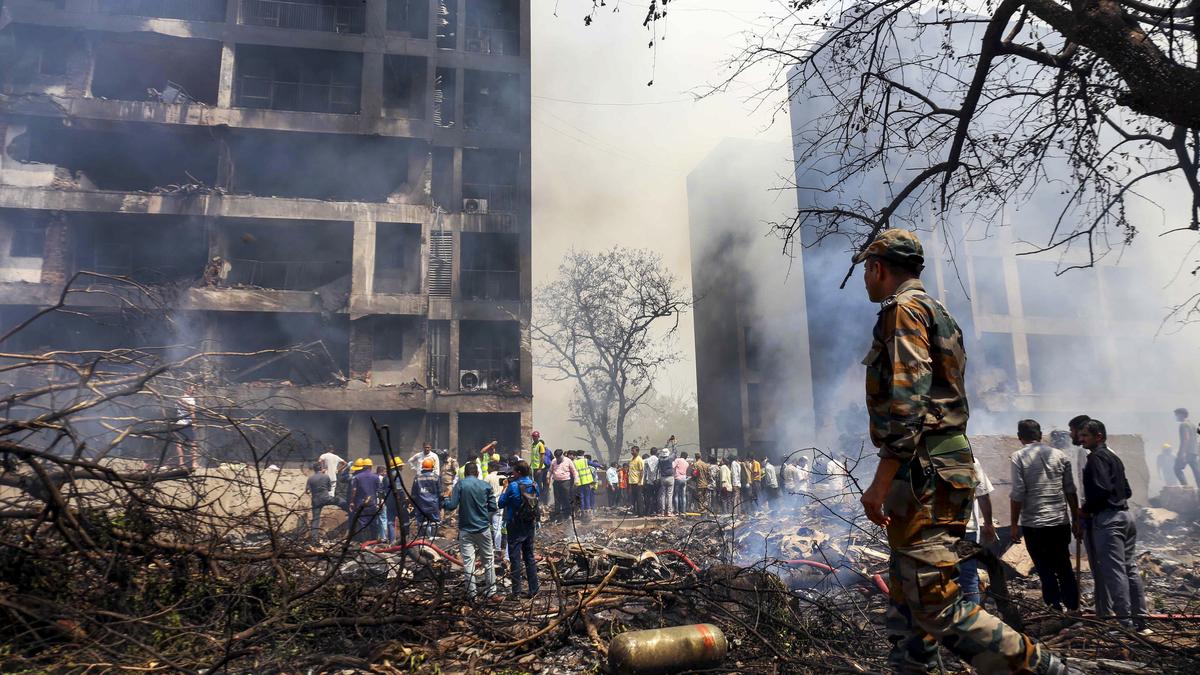 Ahmedabad Plane Crash:अहमदाबाद एयर इंडिया Boeing 787 क्रैश – त्रासदी का पूरा दृश्य