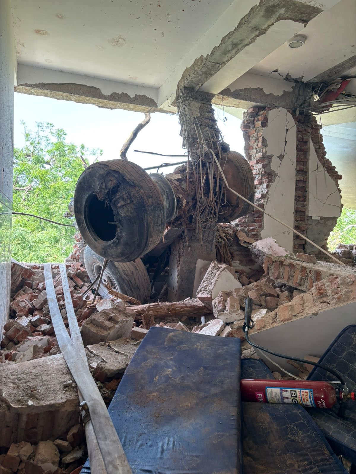 Ahmedabad Plane Crash:अहमदाबाद एयर इंडिया Boeing 787 क्रैश – त्रासदी का पूरा दृश्य