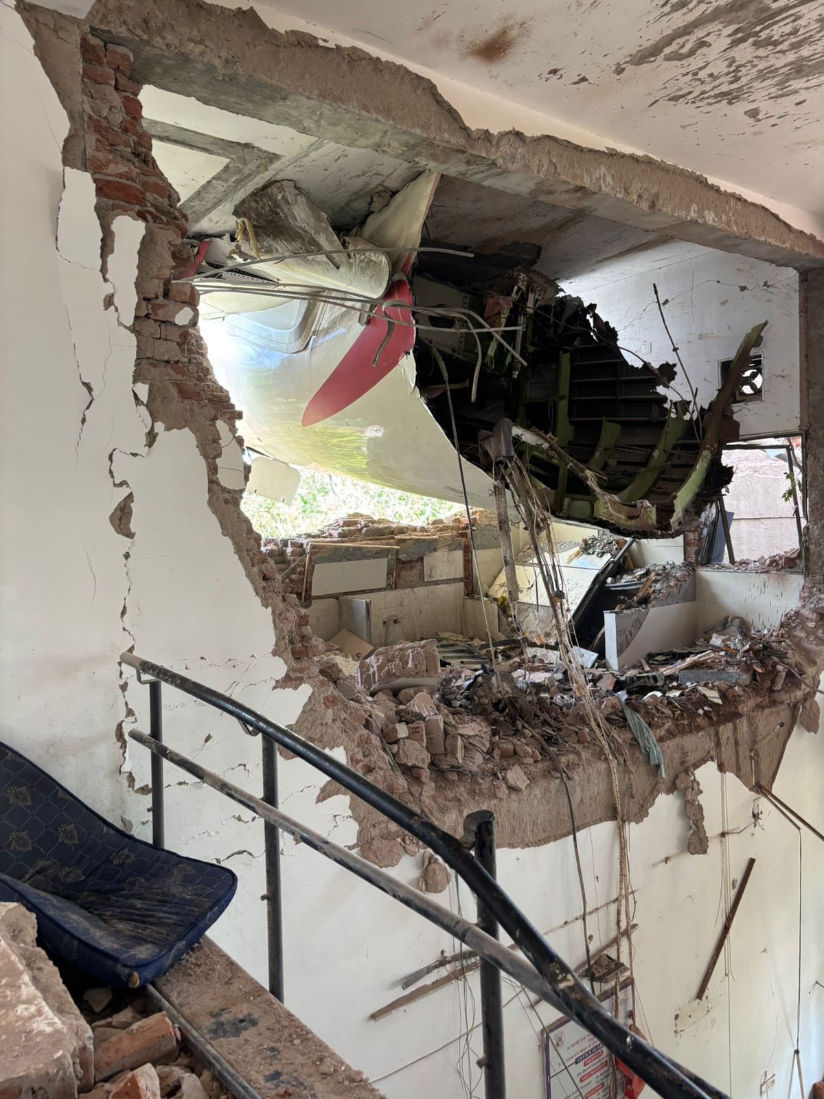 Ahmedabad Plane Crash:अहमदाबाद एयर इंडिया Boeing 787 क्रैश – त्रासदी का पूरा दृश्य